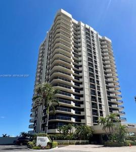 108 Lakeshore Dr