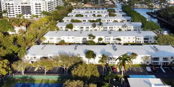 6405 Bay Club