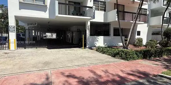 6937 bay dr
