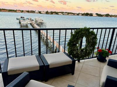1206 S Lake