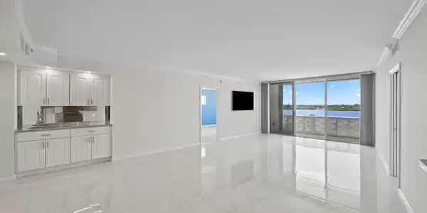 2760 S Ocean