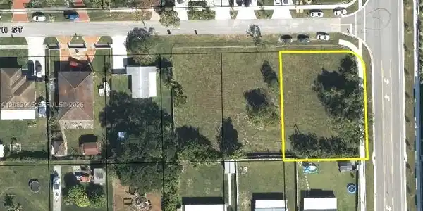 Image 3: Lot lines approximate