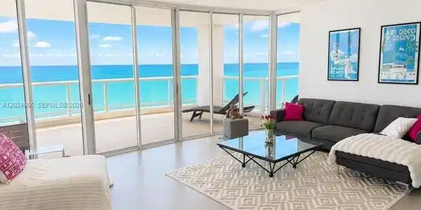 4201 Collins Ave