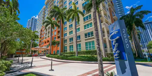 2000 N Bayshore Dr