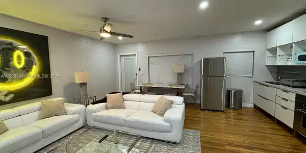 101 Collins Ave