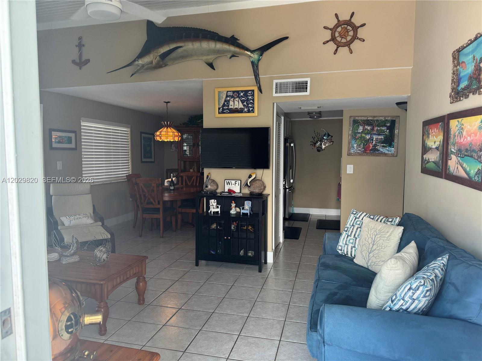 Image 3: Living Room