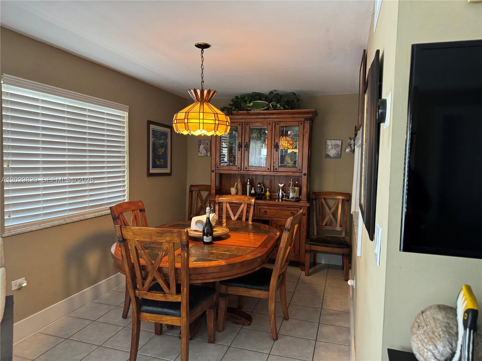 Image 4: Dining Room