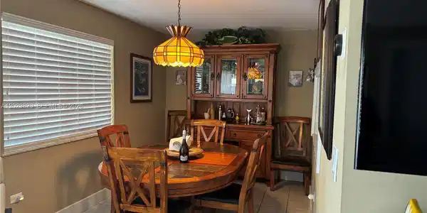 Image 4: Dining Room