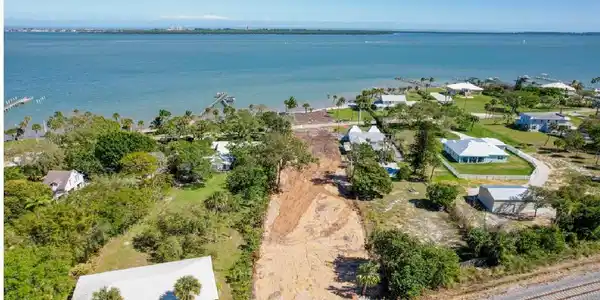 1033 S Indian River