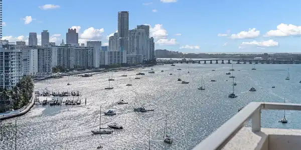 11 Island Ave