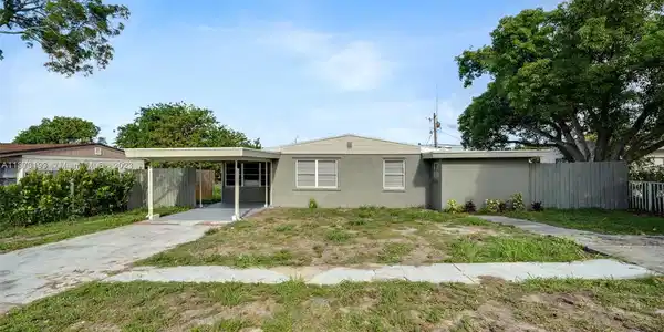 141 SW 6th Dr SW