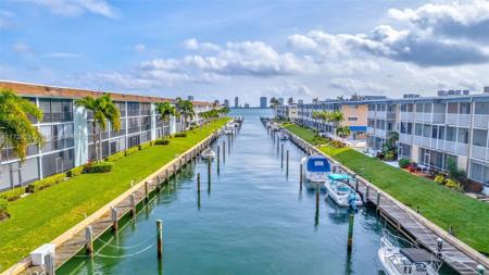 124 Shore Ct