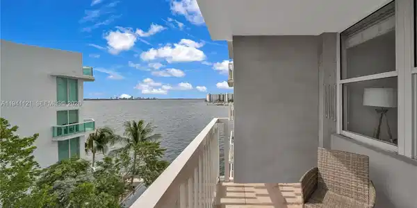 2016 Bay Dr