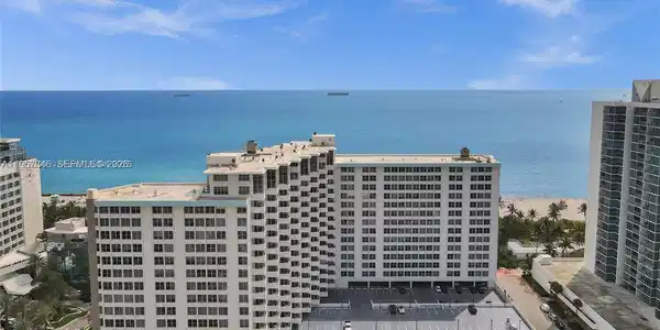 2899 Collins Ave