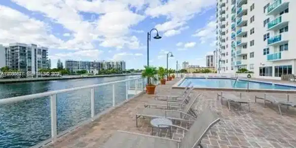 3000 S Ocean Dr