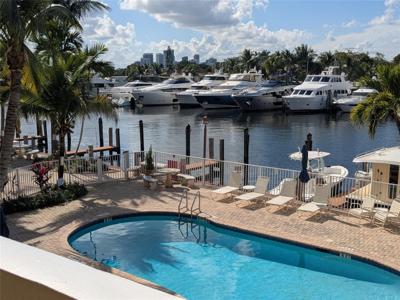 815 Middle River