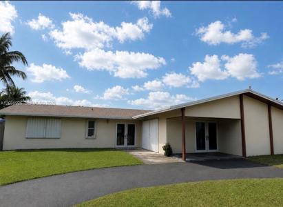 9771 Bel Aire Dr