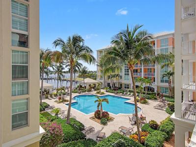 806 E Windward