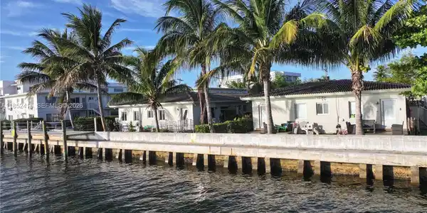 2200 Bay Dr