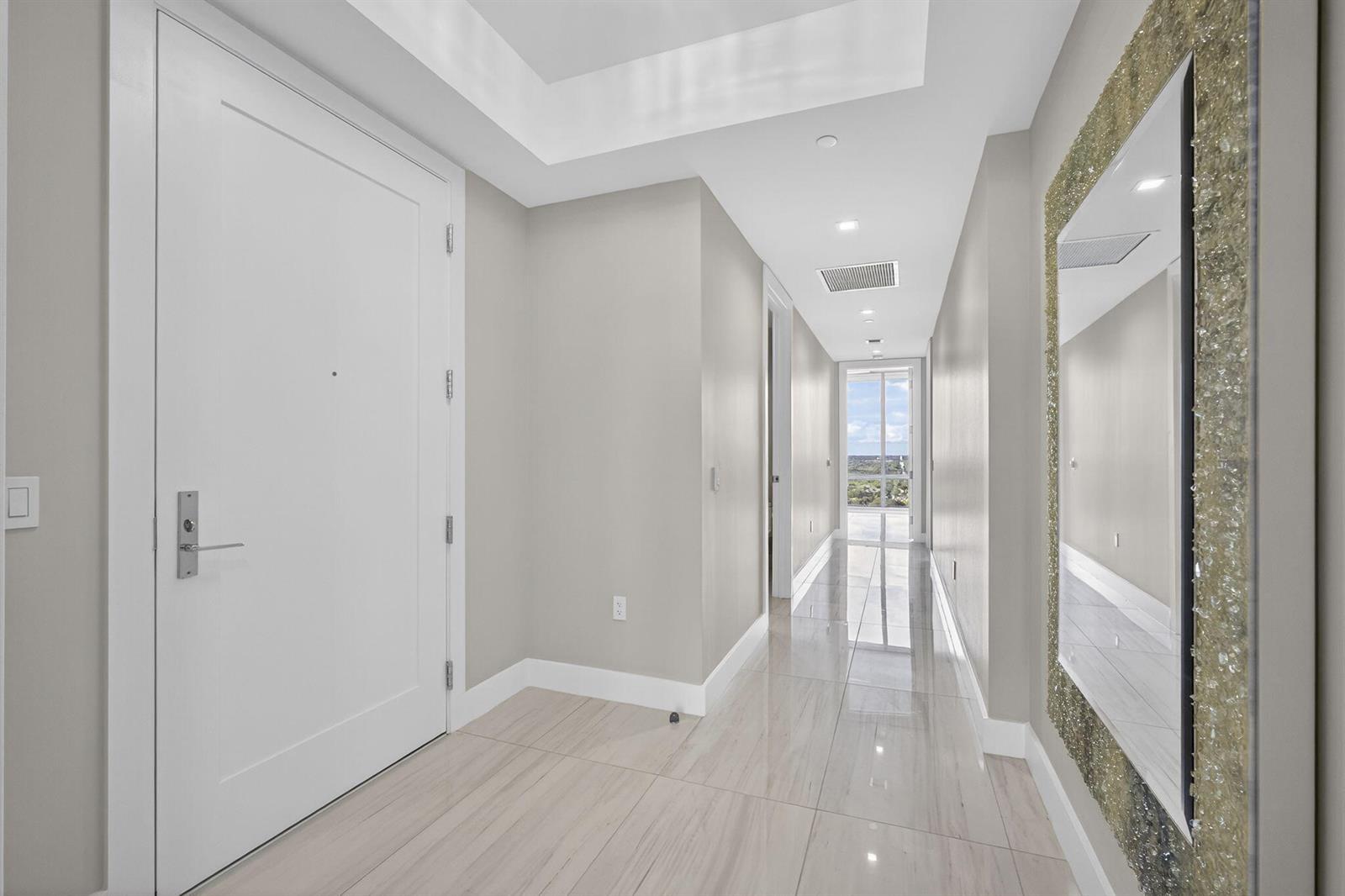 Image 4: UNIT ENTRY WETS CORRIDOR
