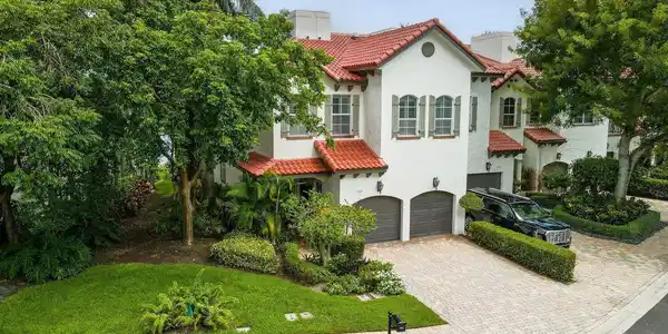 1527 Estuary