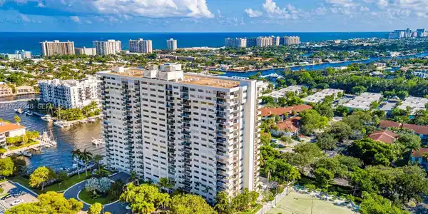3200 Port Royale Dr N