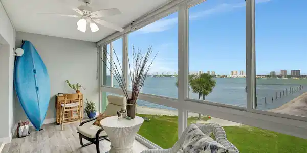 2936 Lake Shore