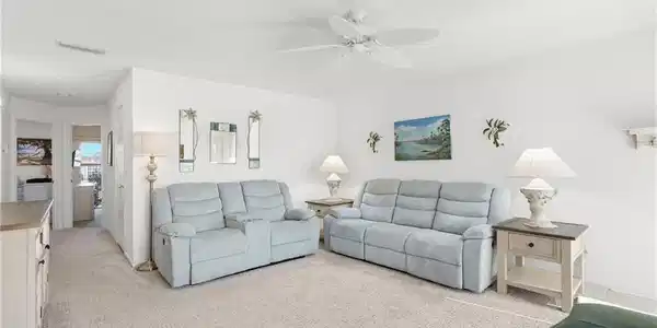 Image 4: 4