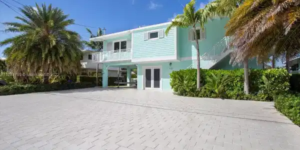 120 Venetian Dr