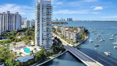 10 Venetian Way