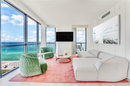 2201 Collins Ave