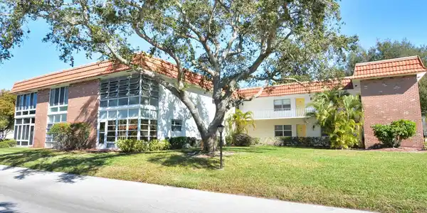 1225 NW 21st