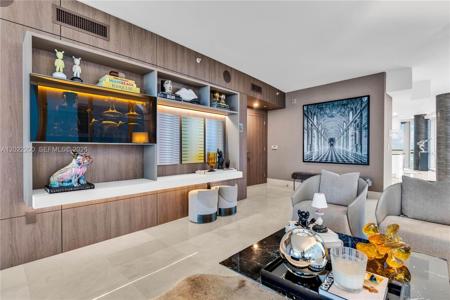 17121 Collins Ave