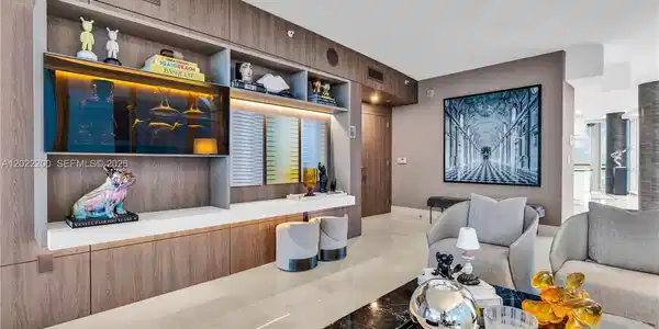17121 Collins Ave