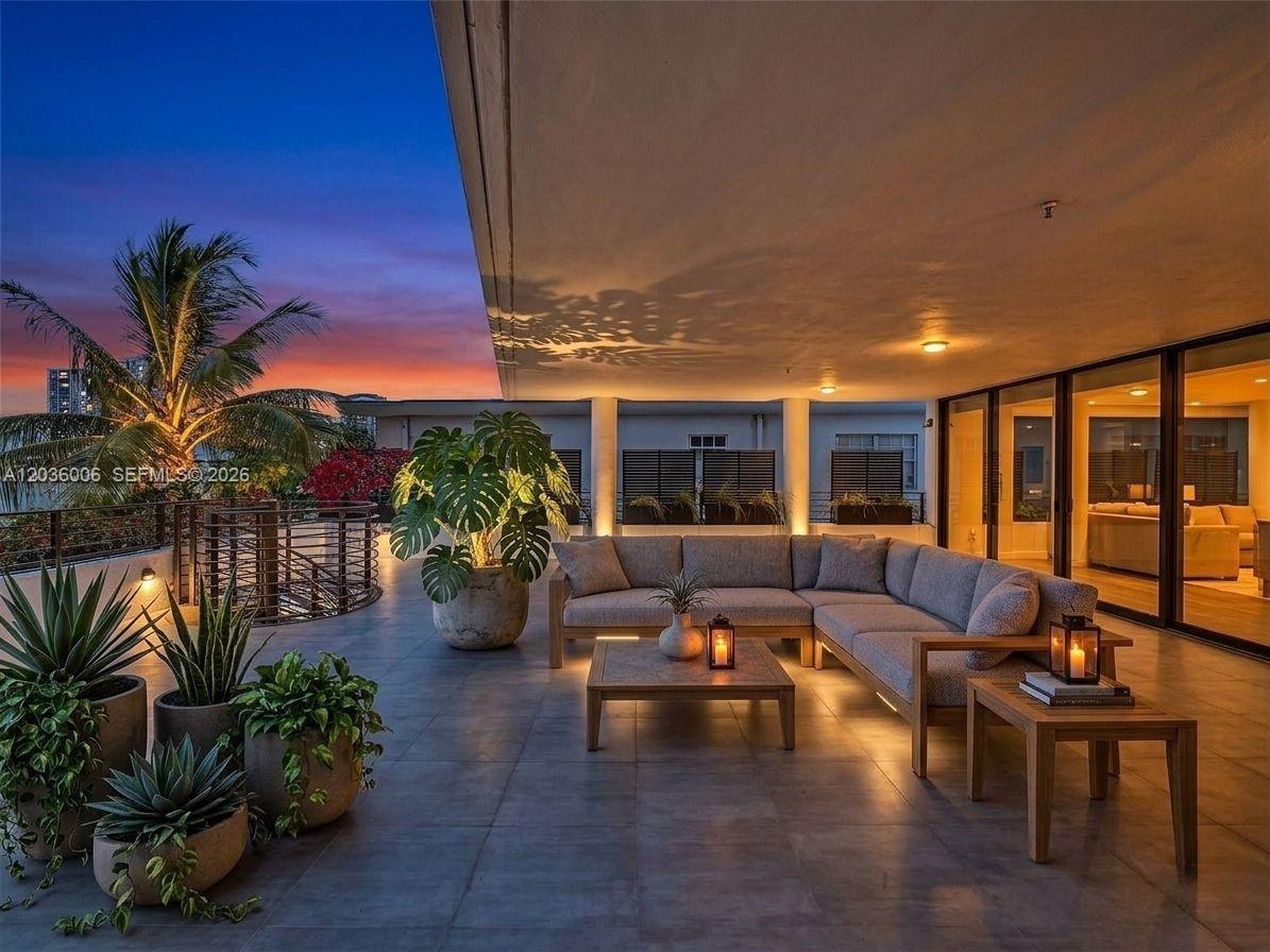 Image 3: Large Terrace with direct access to the pool