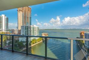 460 NE 28th St Unit 908