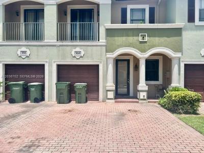 568 NE 35th Ave