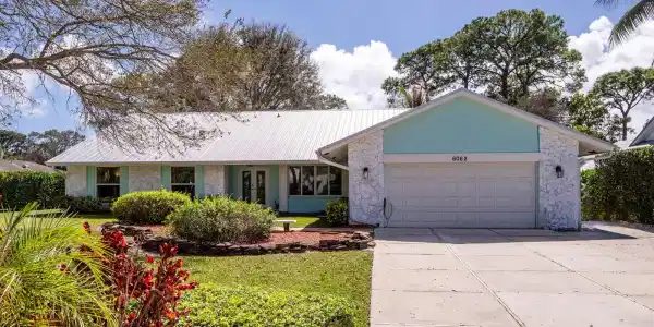6062 Woodlake