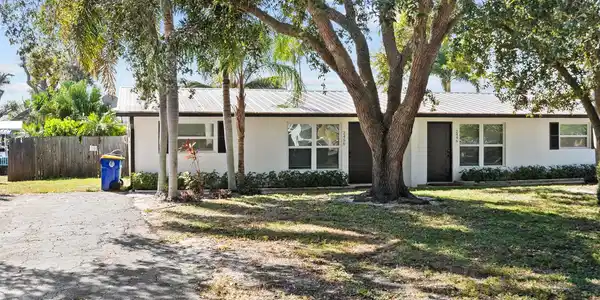 2456 SW Hideaway