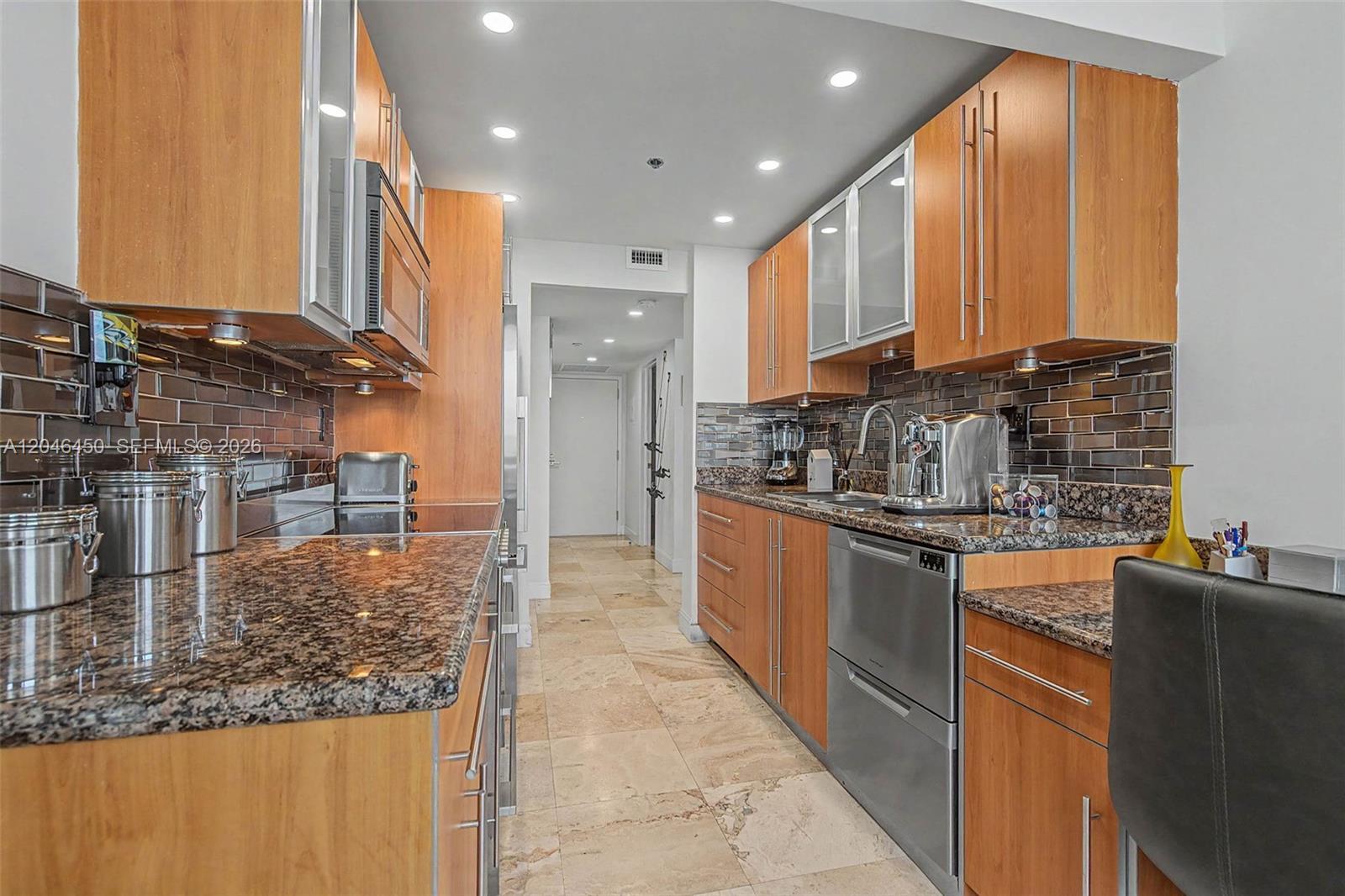 Image 4: Beautiful Custom Kitchen
