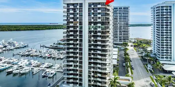 108 Lakeshore