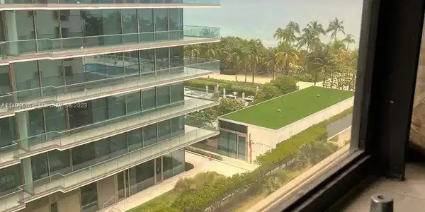 10185 Collins Ave Unit 722