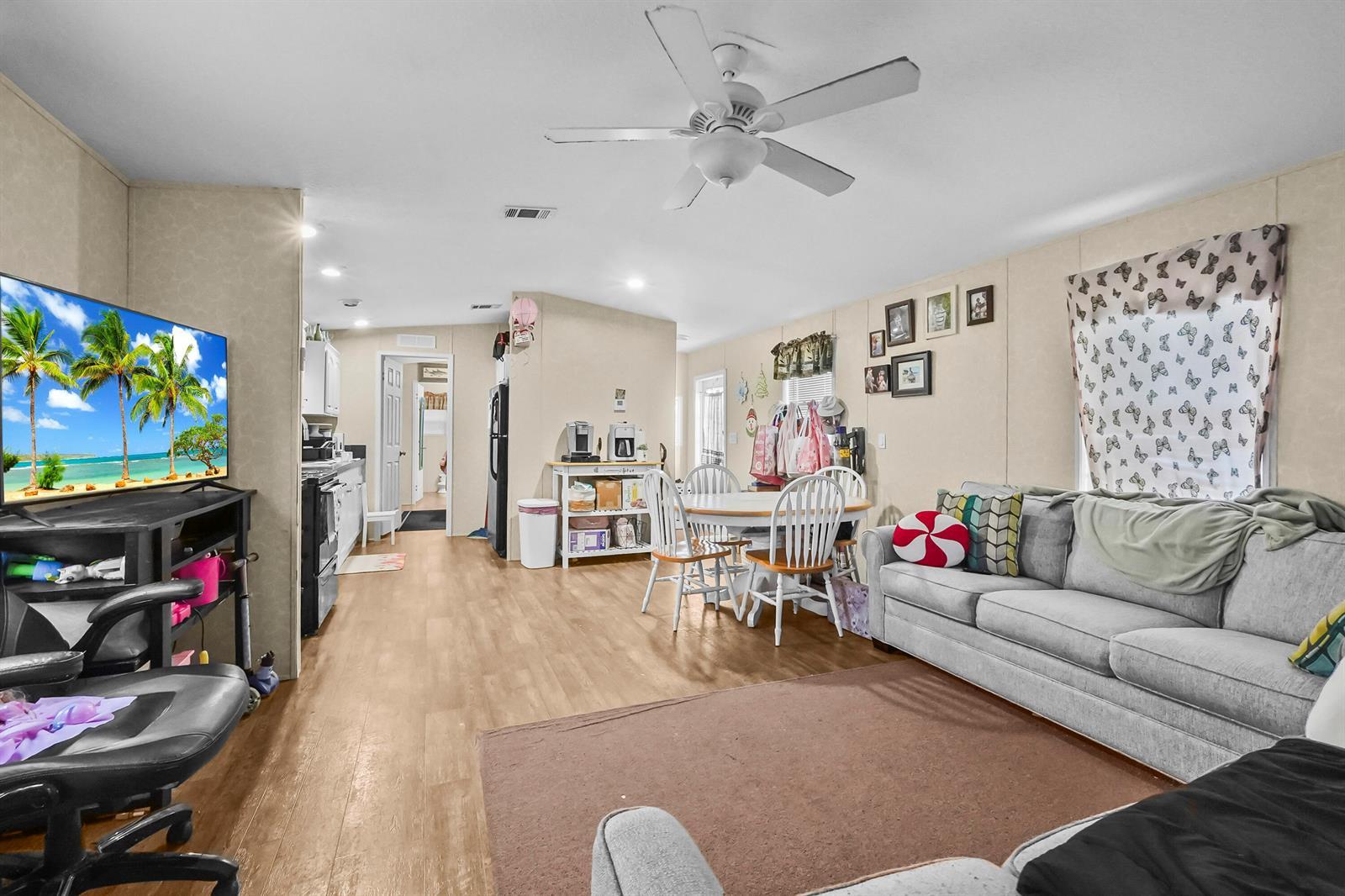 Image 3: 09 Living room 01
