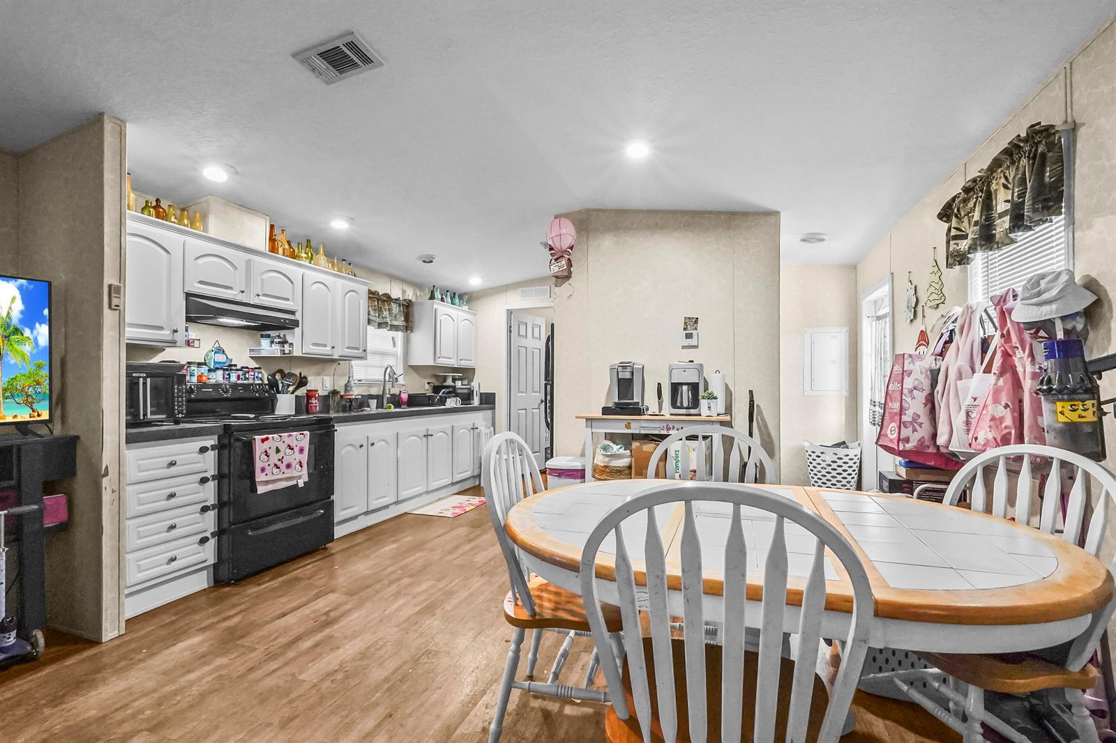 Image 4: 08 Dining room 03