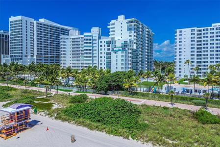 5001 Collins Ave