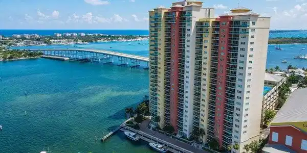 2650 Lake Shore