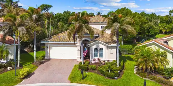 904 SW Pebble
