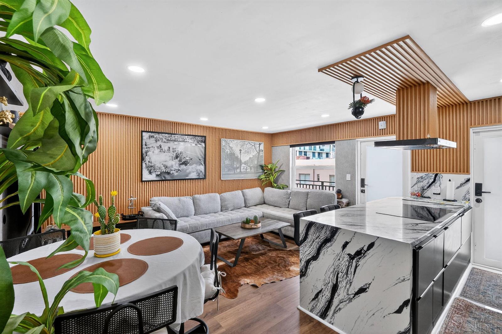 Image 2: Living Room 1.1