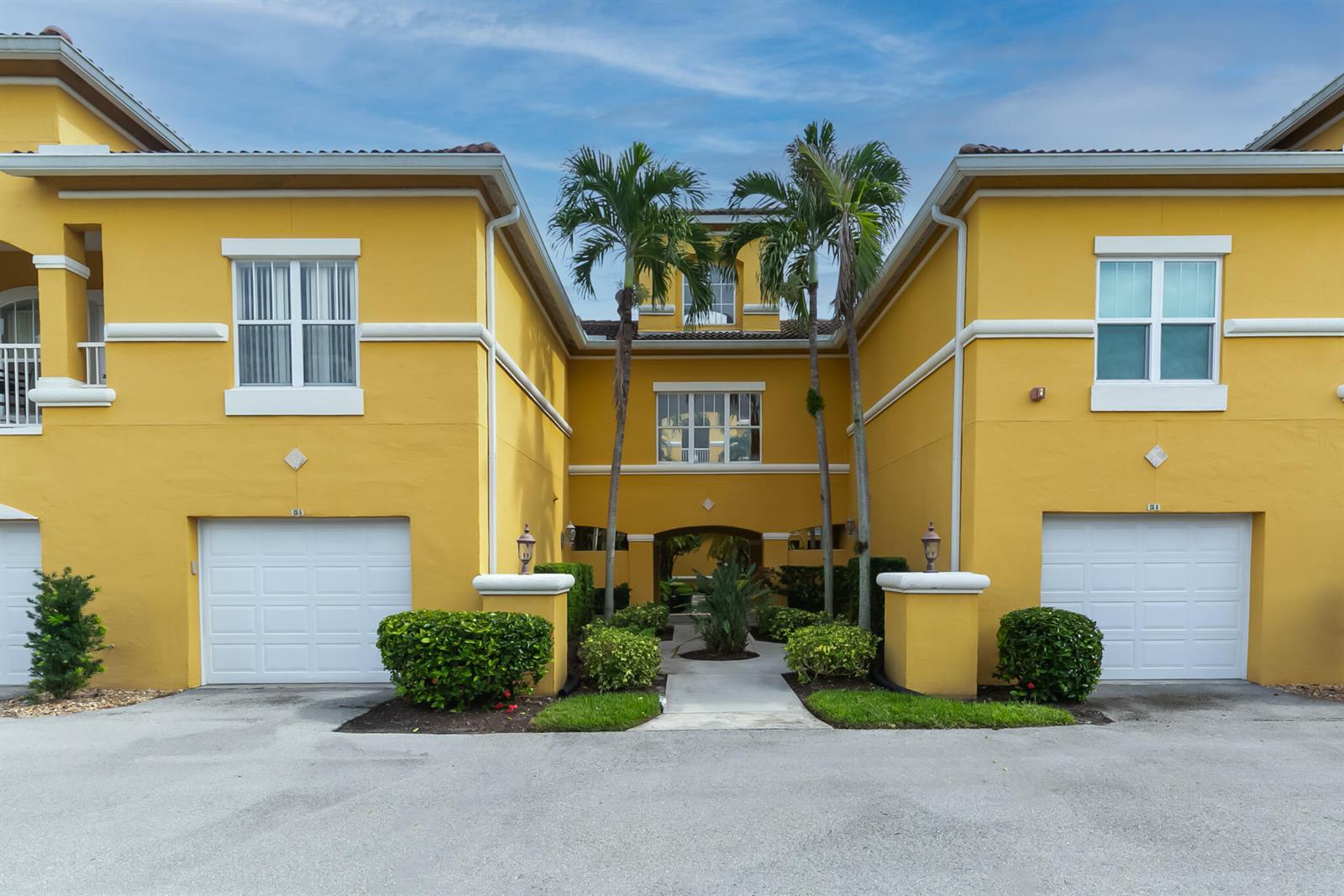 Image 2: 5015 Fairways CIR 107