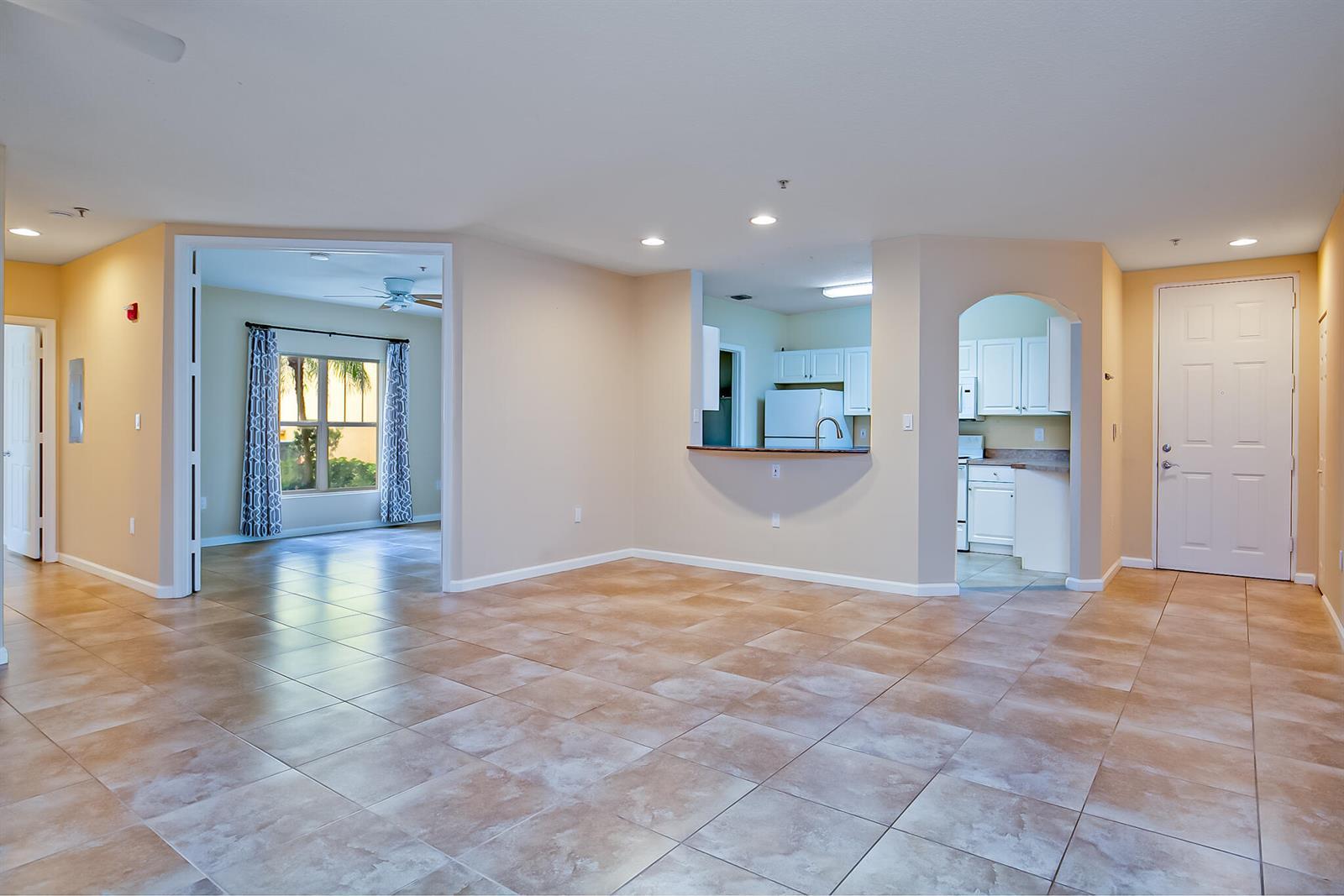 Image 4: 5015 Fairways CIR 107